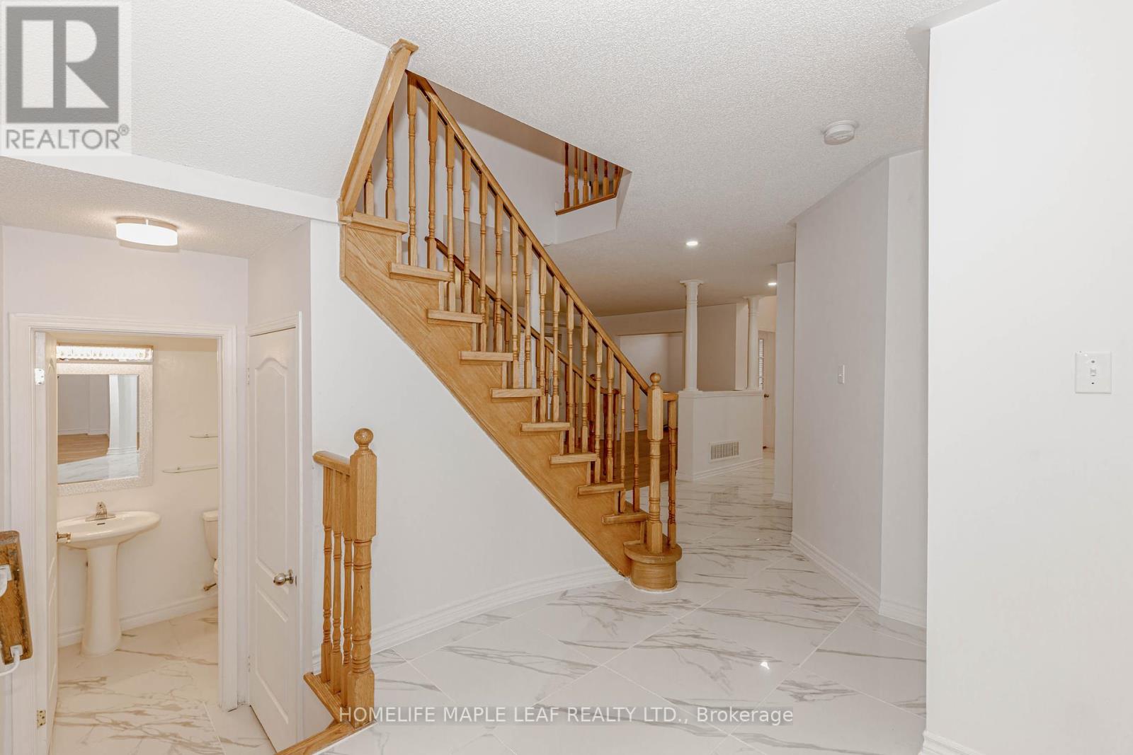72 Dunvegan Crescent, Brampton, Ontario  L7A 2Y1 - Photo 7 - W12148757