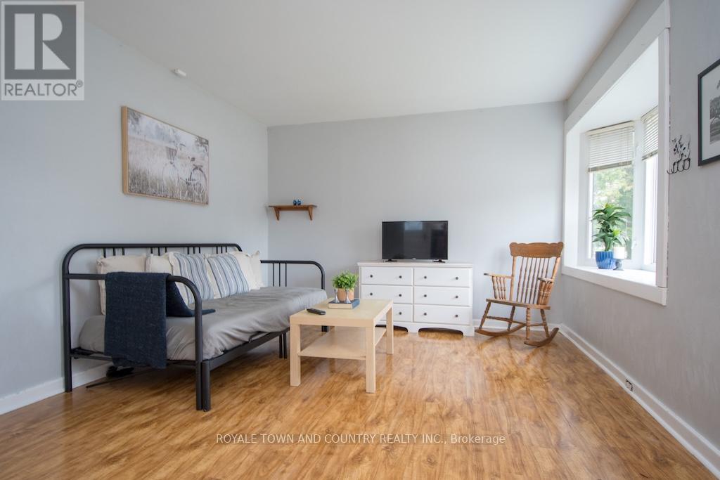 Property at 32 ADELAIDE STREET S image 3