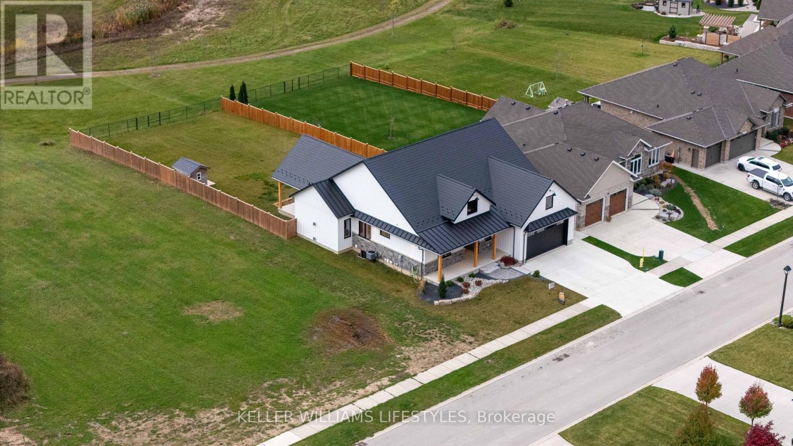 119 Field Street, Lambton Shores, Ontario  N0N 1J0 - Photo 41 - X12150187