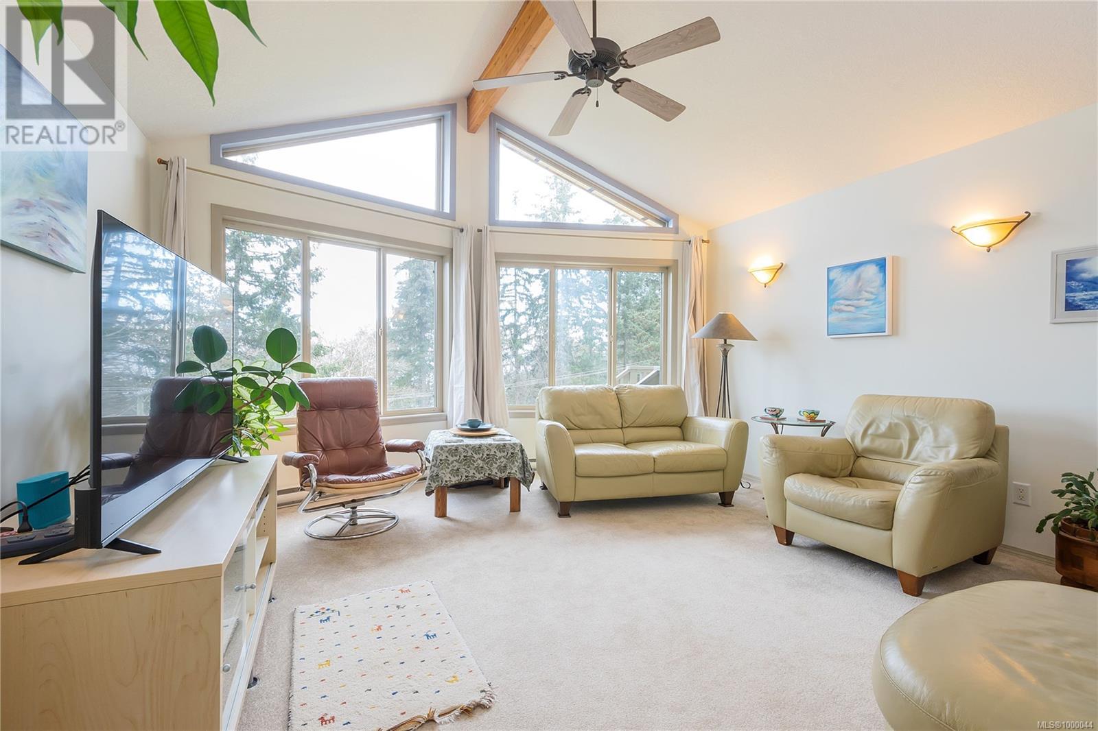 Property at 3122 Dolphin Dr image 3