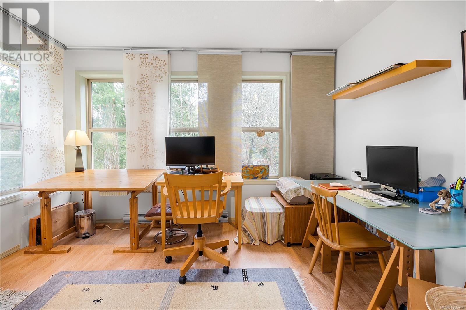 Property at 3122 Dolphin Dr image 4