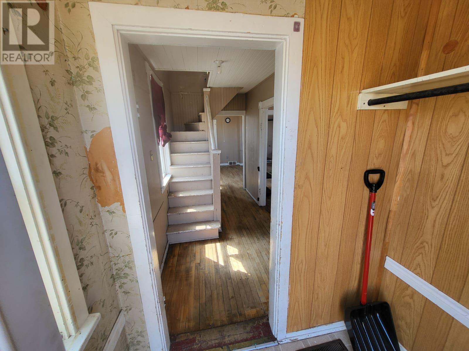 Property at 624 High ST S image 3