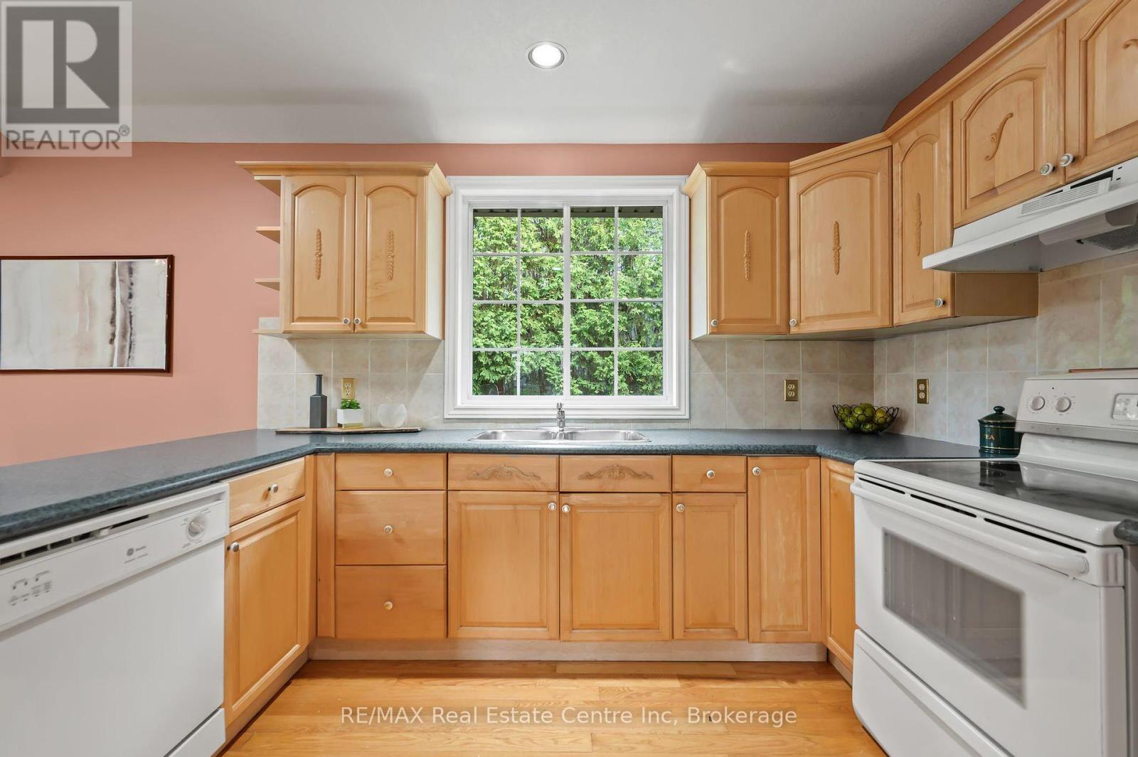 4 Brock Road N, Puslinch, Ontario  N0B 2J0 - Photo 8 - X12150180