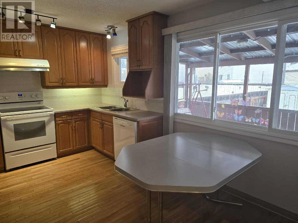 Property at 622 58 Street SE image 5