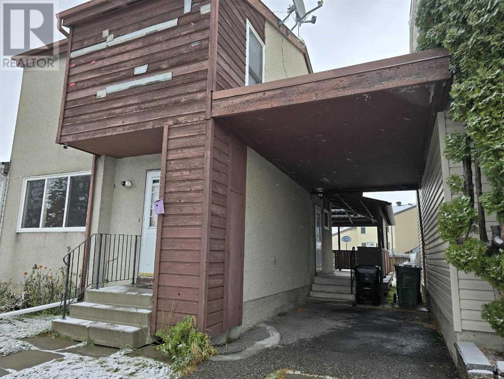 Property at 622 58 Street SE image 2