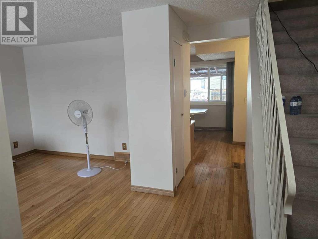 Property at 622 58 Street SE image 4