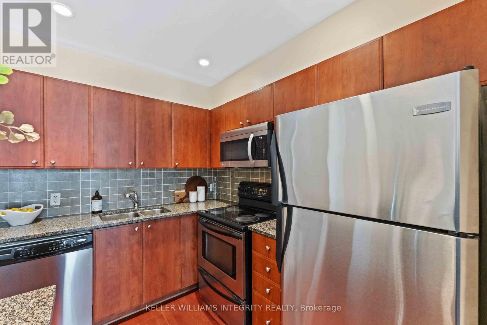 1206 - 200 Besserer Street, Ottawa, Ontario  K1N 0A7 - Photo 8 - X12150305