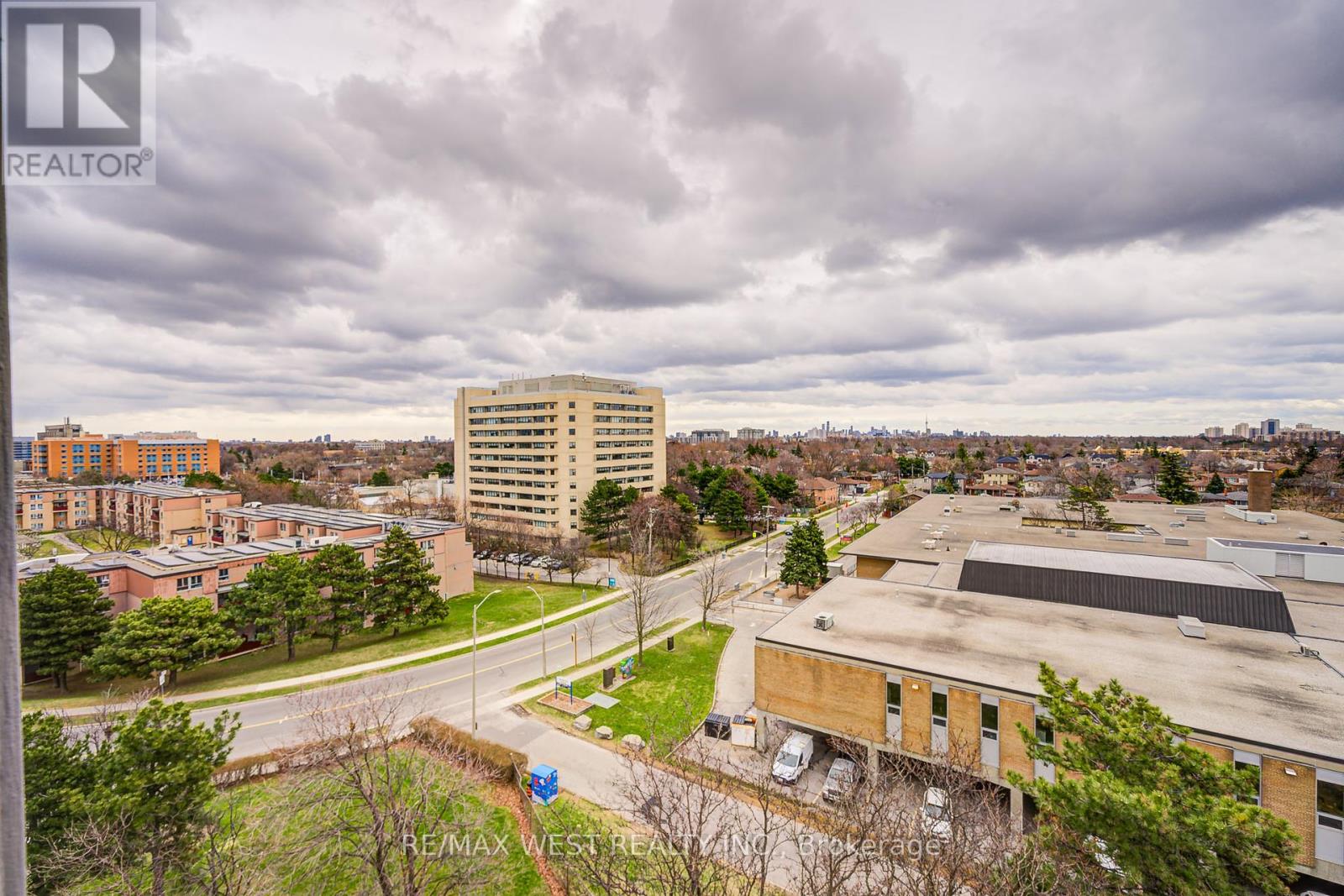 906 - 150 Neptune Drive, Toronto, Ontario  L6R 0T7 - Photo 43 - C12149953