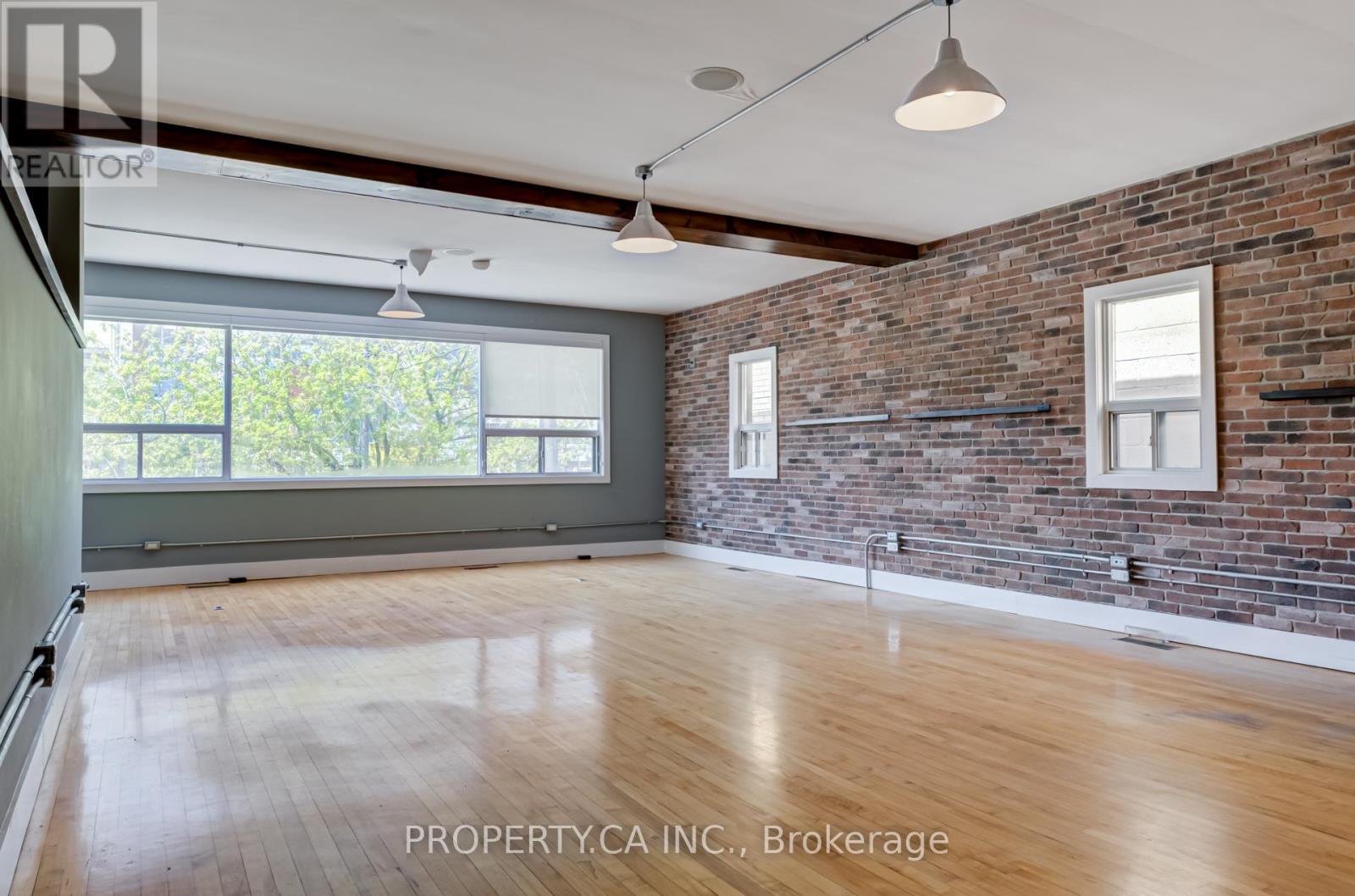 UPPER - 205 AUGUSTA AVENUE, Toronto, Ontario