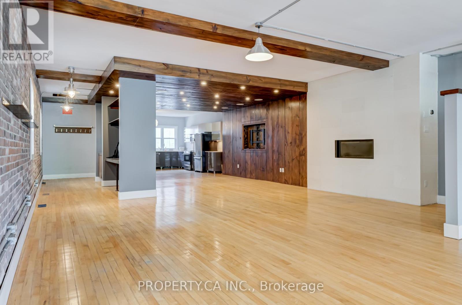 Upper - 205 Augusta Avenue, Toronto, Ontario  M5T 2L4 - Photo 6 - C12150157