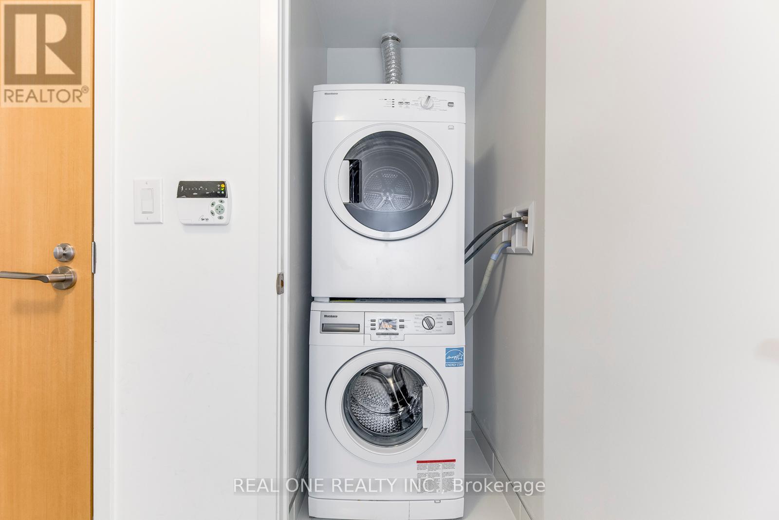 1808 - 11 Wellesley Street W, Toronto, Ontario  M4Y 1E8 - Photo 12 - C12150215