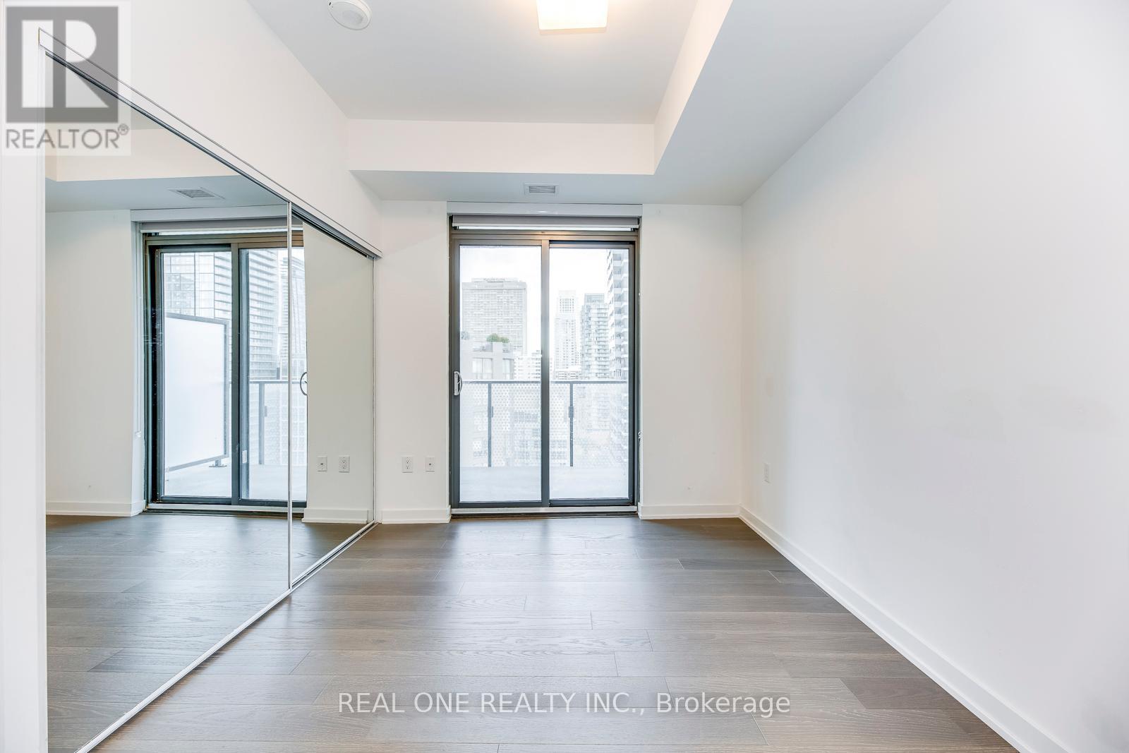 1808 - 11 Wellesley Street W, Toronto, Ontario  M4Y 1E8 - Photo 8 - C12150215
