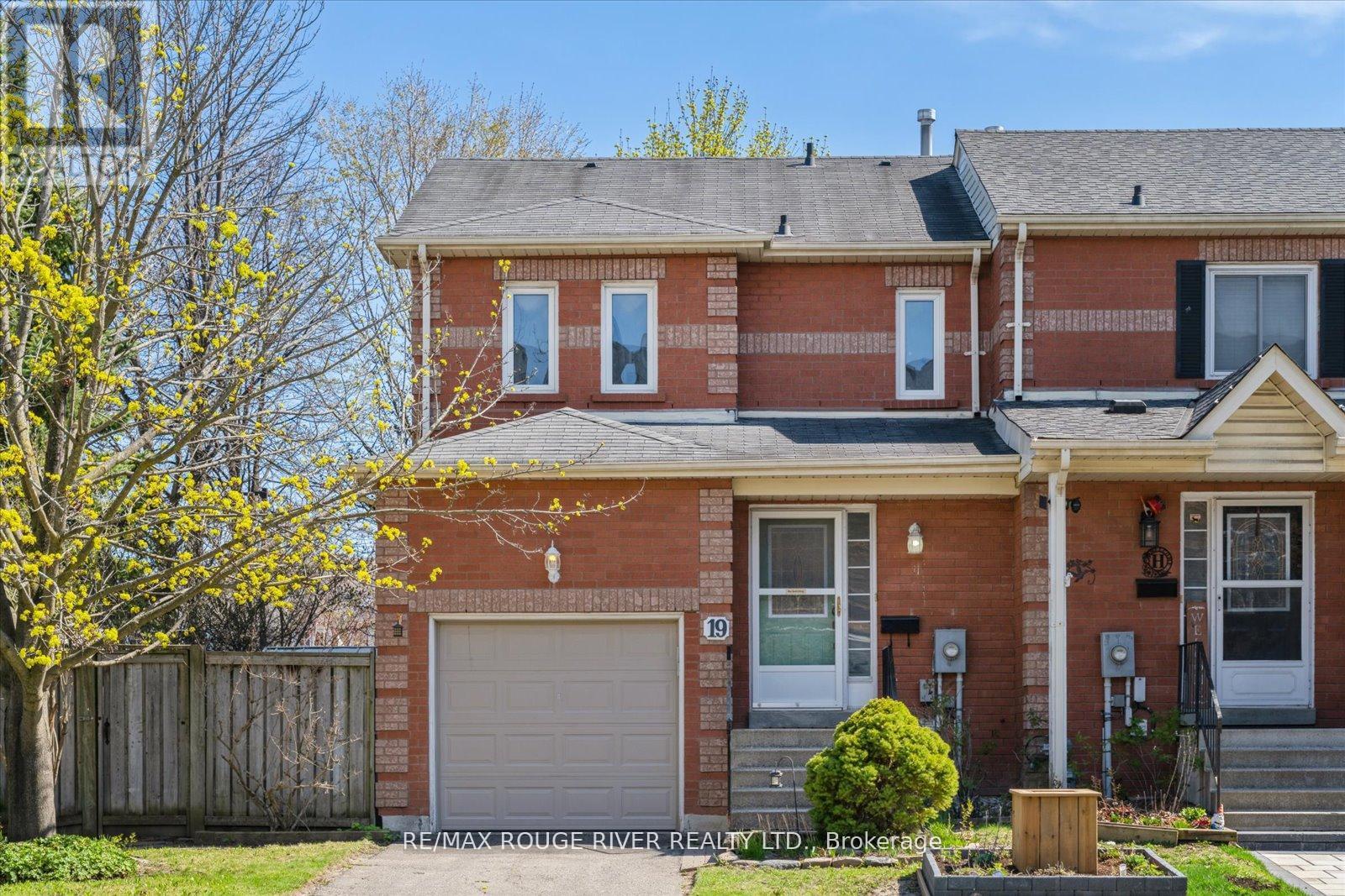 19 WALLACE DRIVE, Whitby, Ontario