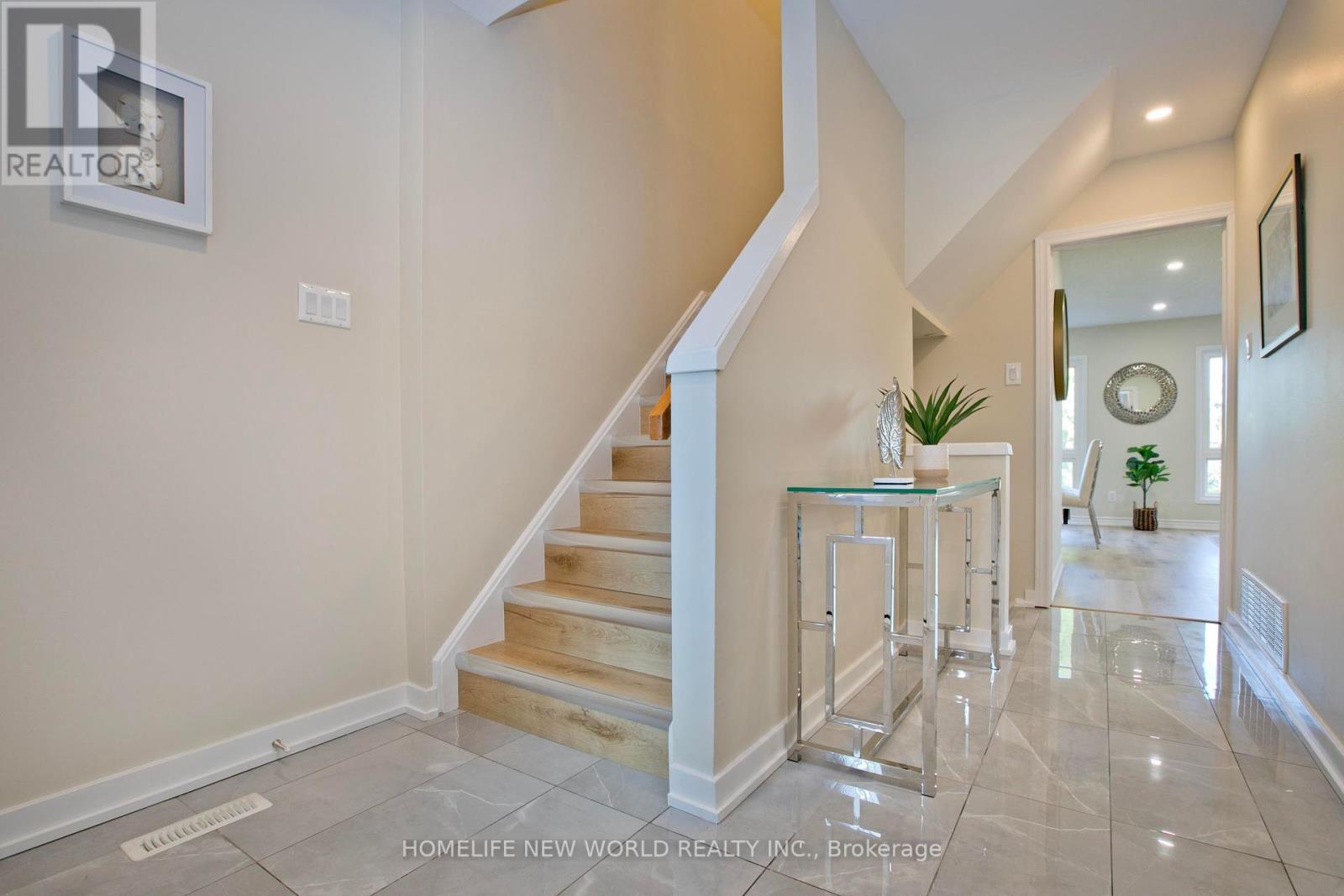 98 Seamist Crescent, Toronto, Ontario  M1V 3K4 - Photo 3 - E12150233