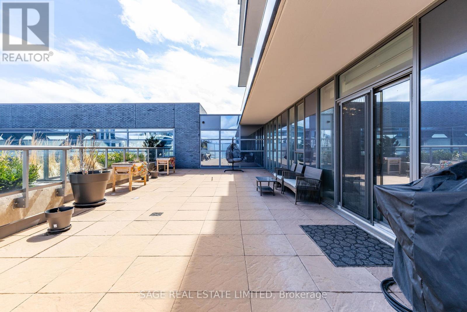 216 - 10 GATINEAU DRIVE, Vaughan, Ontario