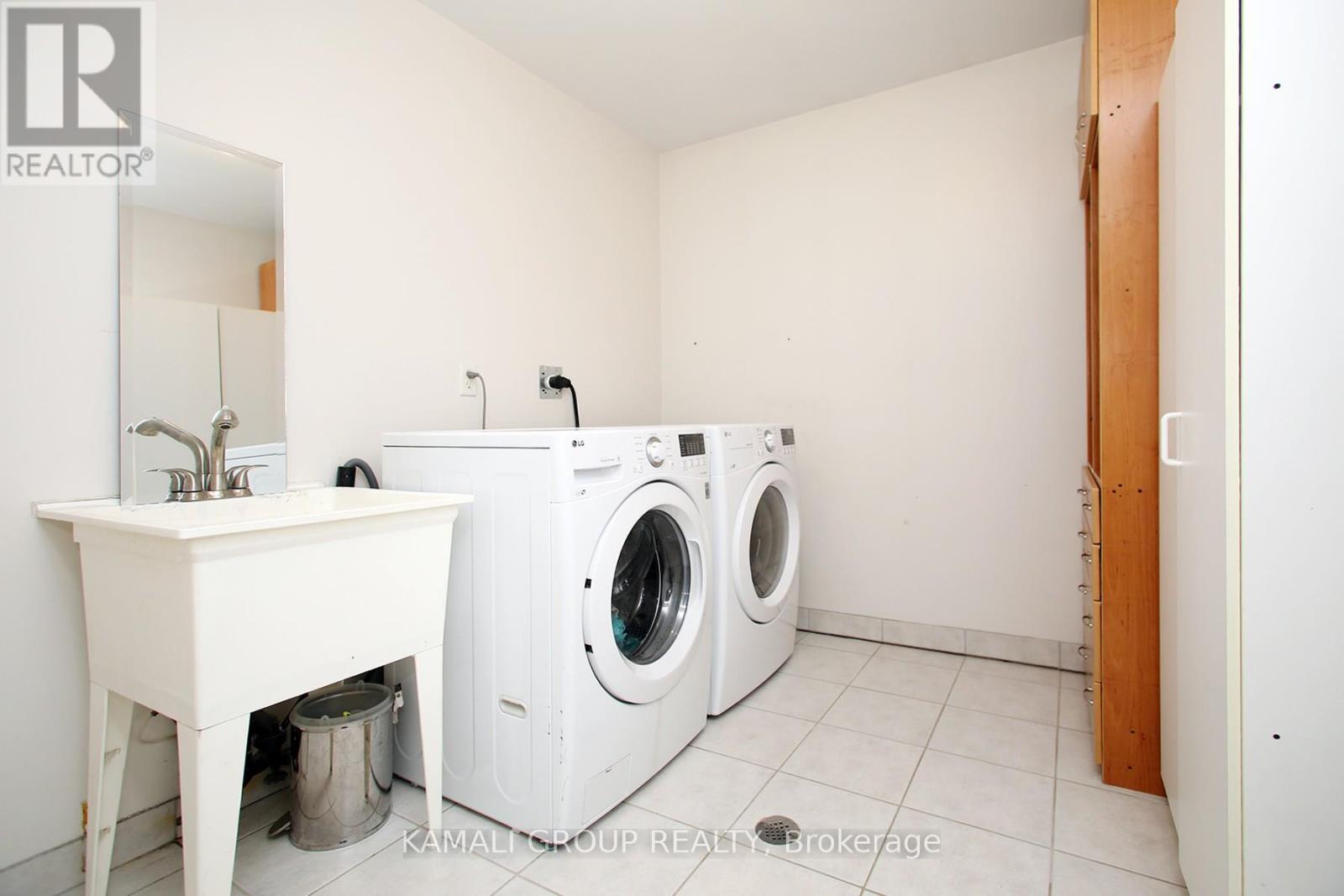 6 Glenis Gate, Richmond Hill, Ontario  L4E 4C4 - Photo 25 - N12150002