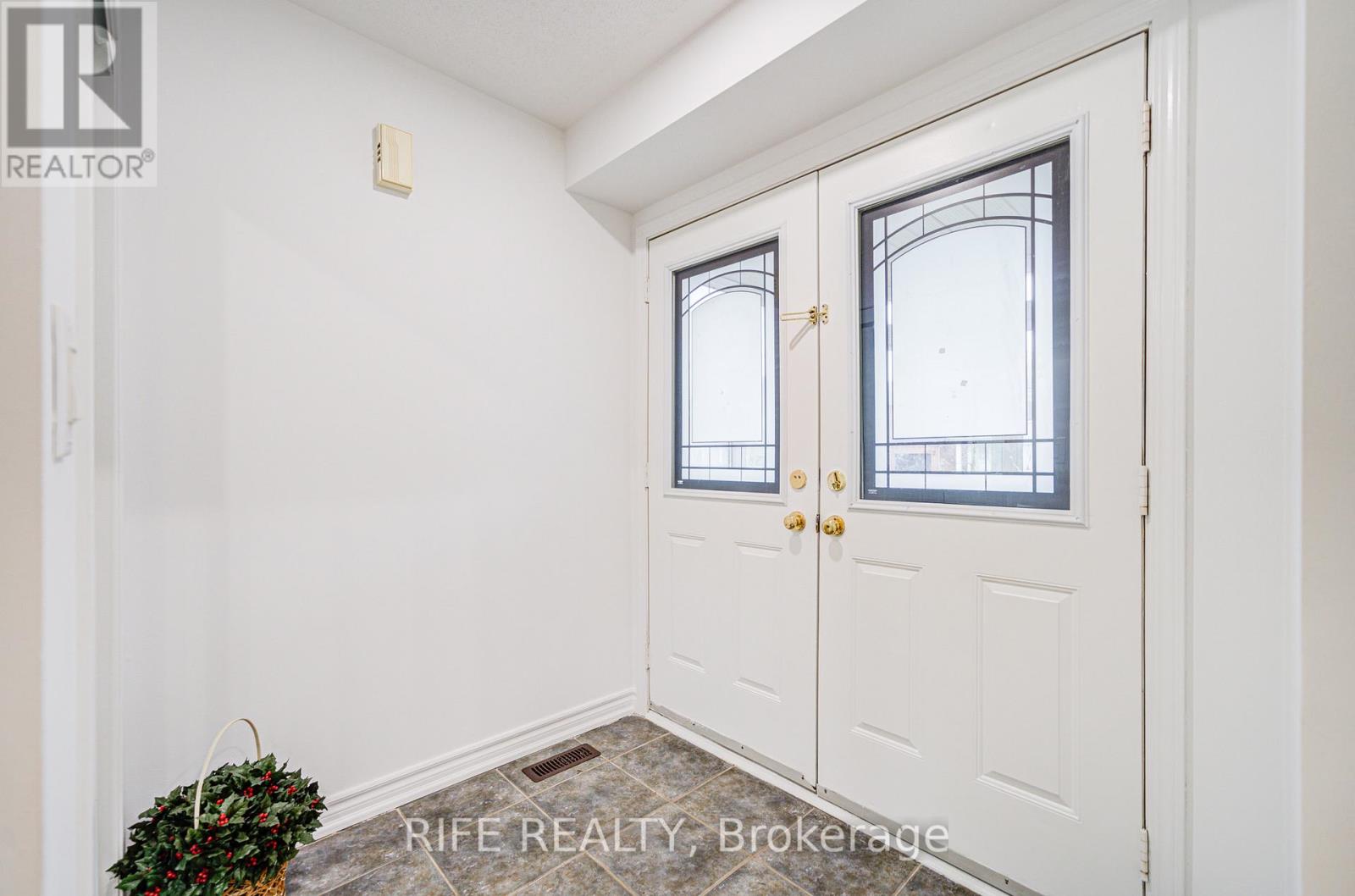 613 William Berczy Boulevard, Markham, Ontario  L6C 2B6 - Photo 3 - N12150009