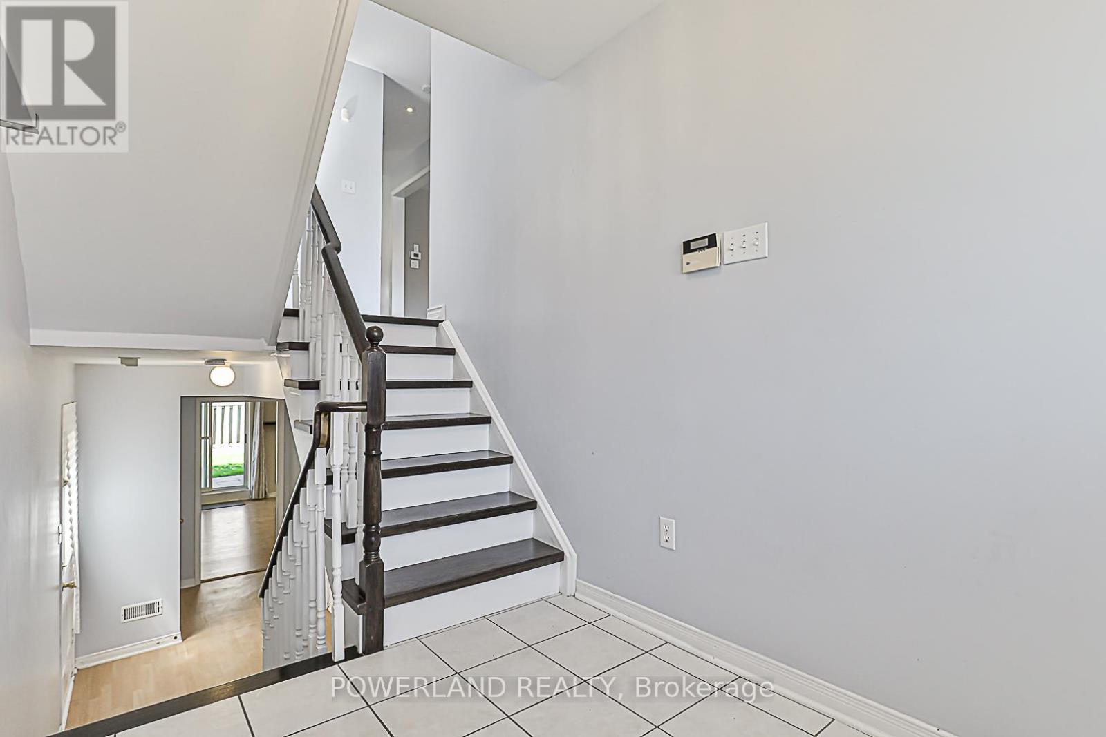 74 Sassafras Circle, Vaughan, Ontario  L4J 8M9 - Photo 5 - N12150111