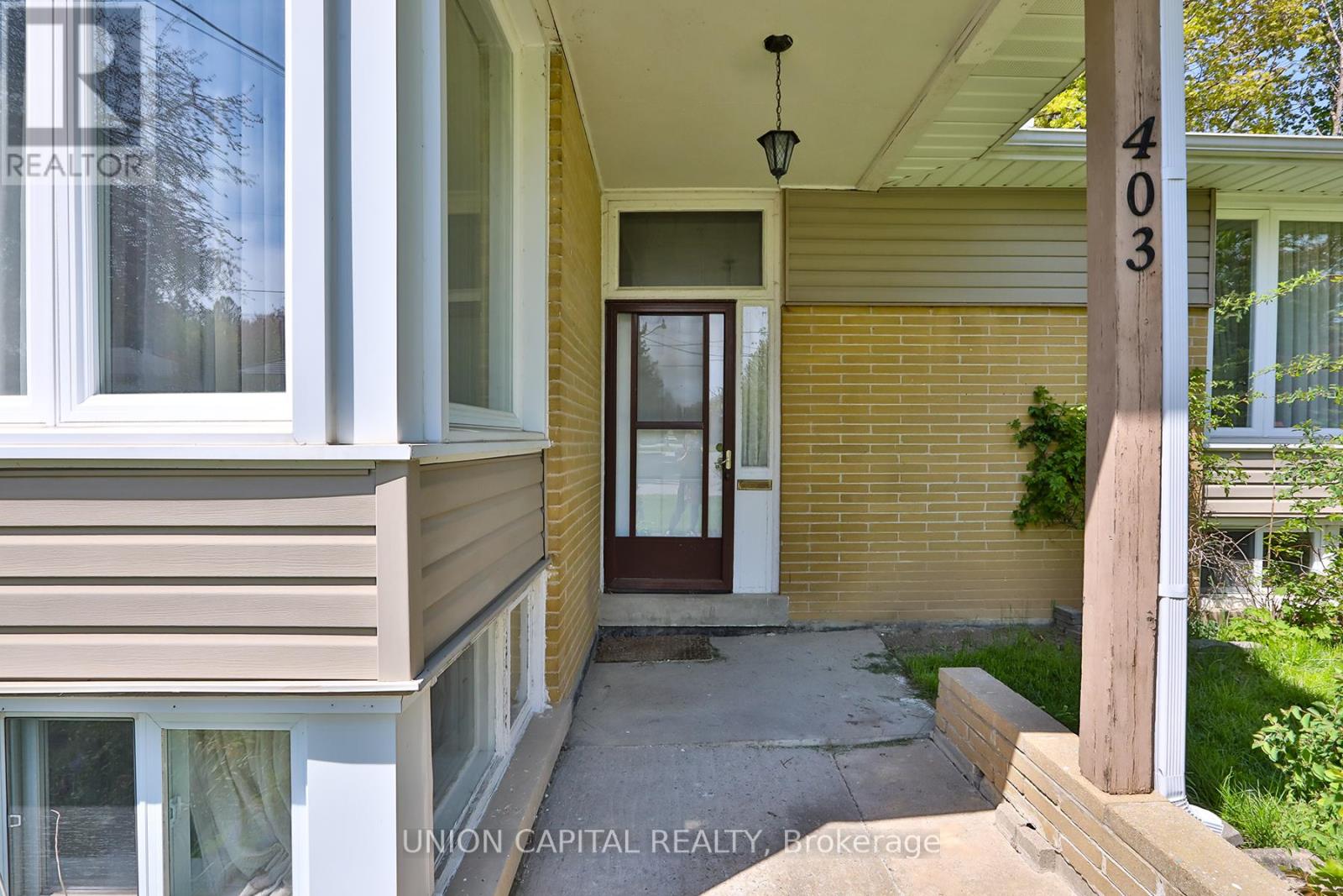 403 Balkan Road, Richmond Hill (Crosby), Ontario  L4C 2P2 - Photo 10 - N12150246