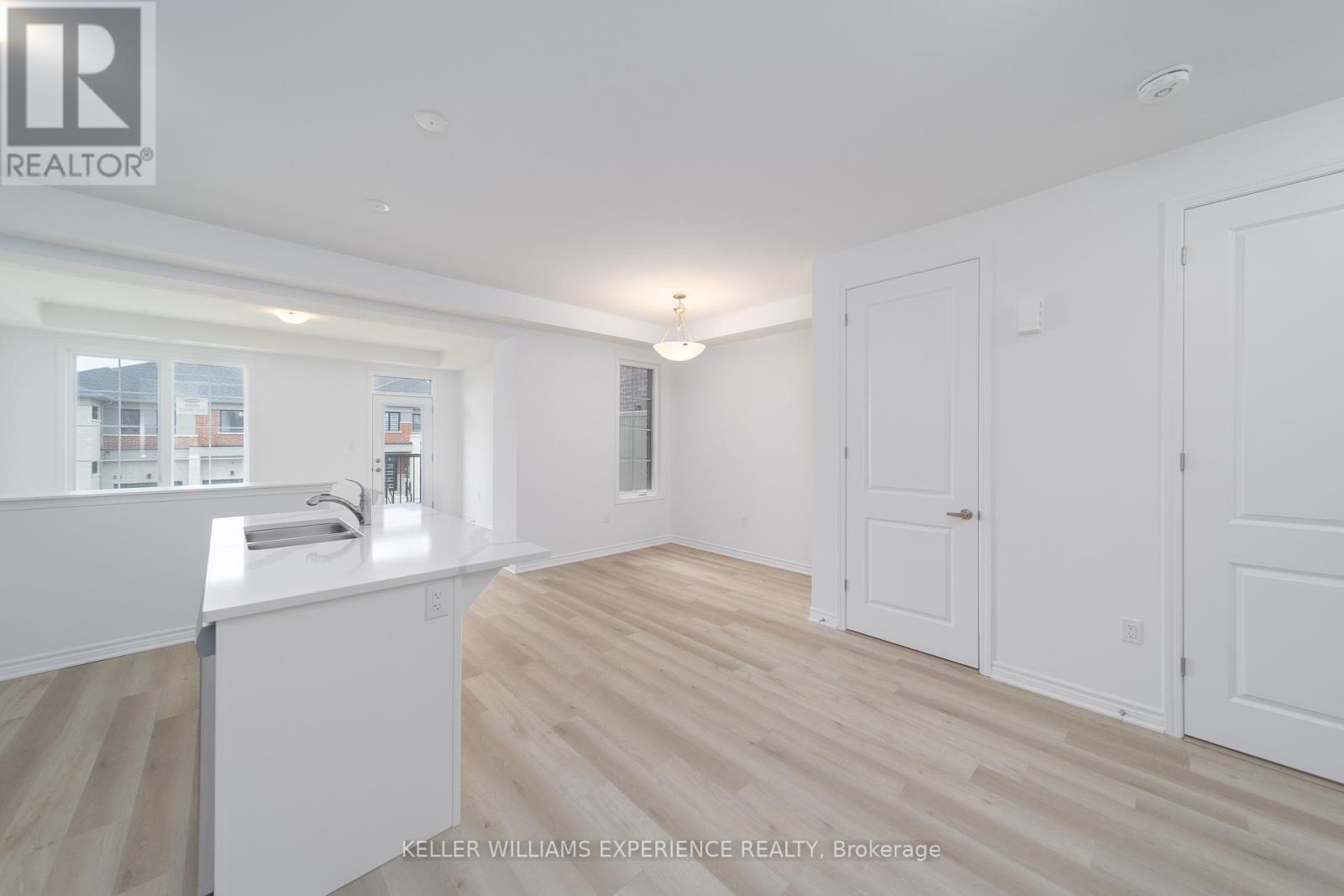 86 Ennerdale Street, Barrie, Ontario  L9J 1A4 - Photo 6 - S12150124