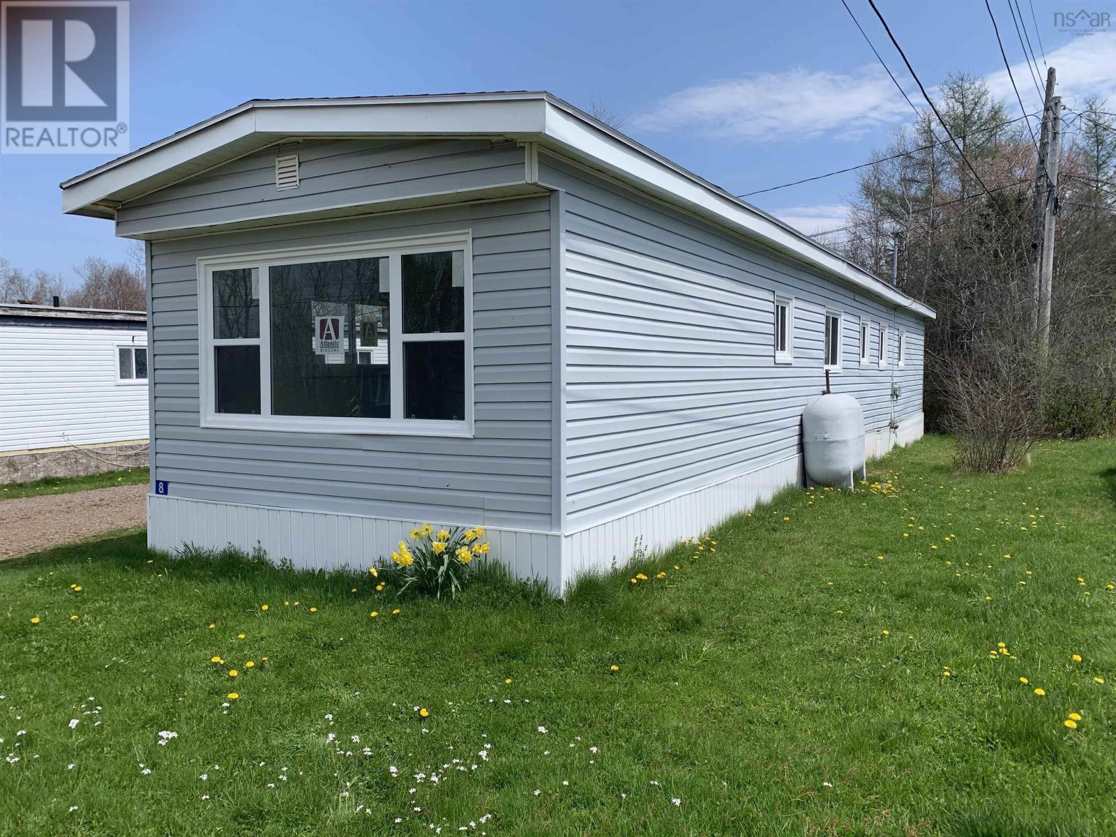 Property at 8 Avalon Court image 2