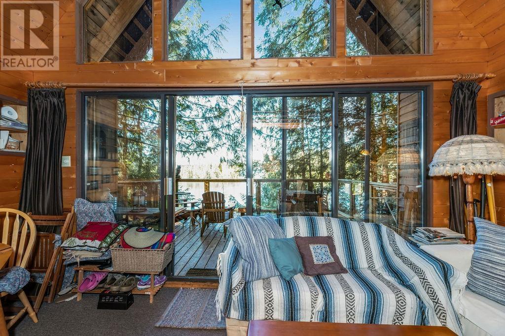 5989 Glen Place, Pender Harbour, British Columbia  V0N 2H1 - Photo 11 - R2976574