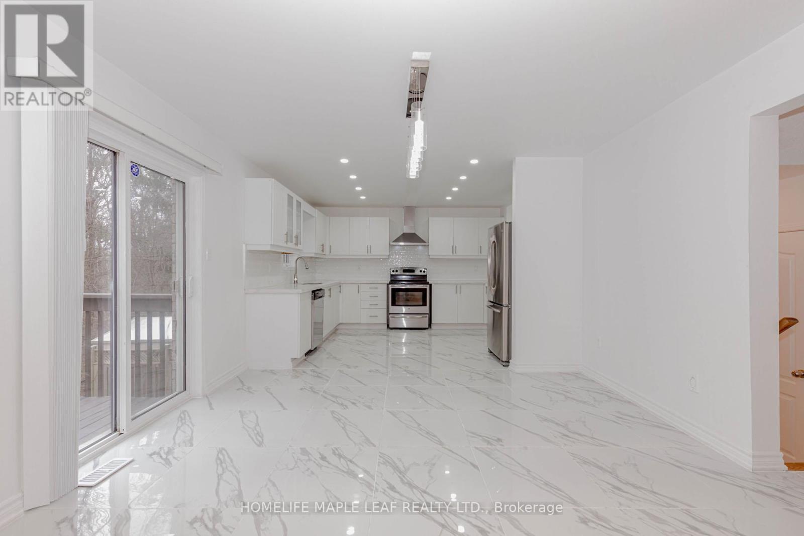 72 Dunvegan Crescent, Brampton, Ontario  L7A 2Y1 - Photo 8 - W12148757