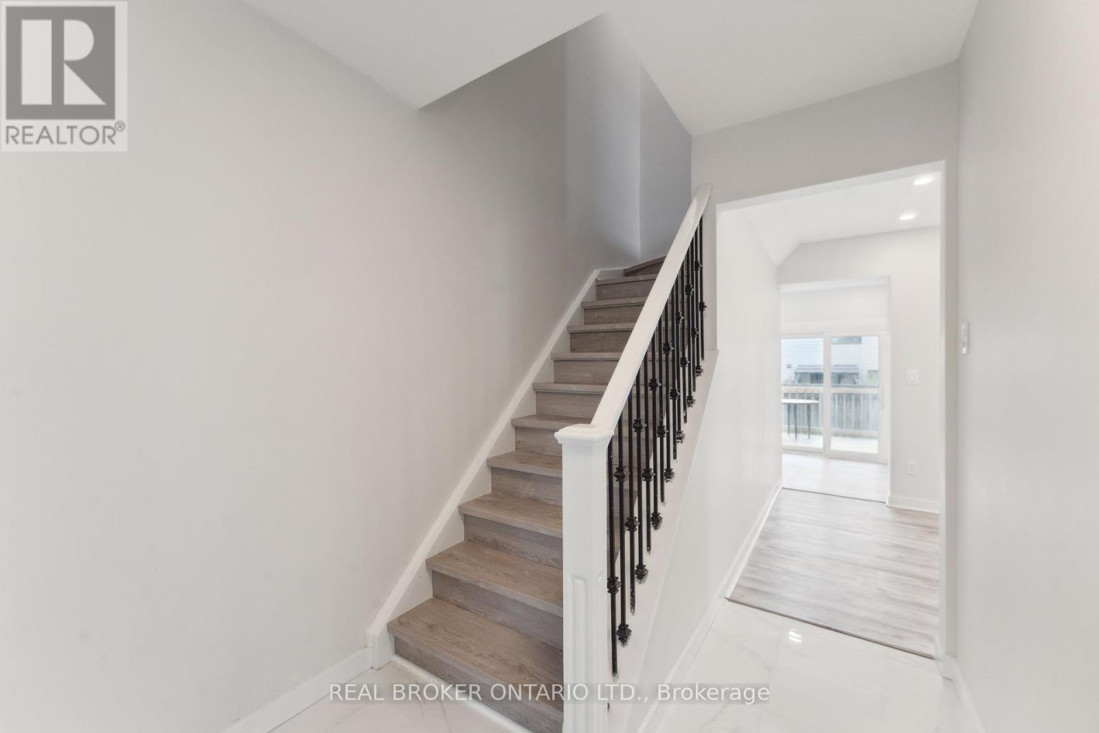 125 Priam Way, Ottawa, Ontario  K2H 8S7 - Photo 5 - X12131614