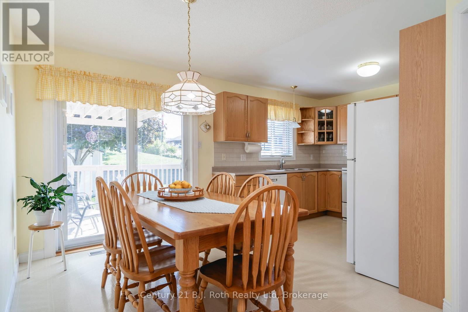 2 Charles Street, Penetanguishene, Ontario  L9M 2G6 - Photo 7 - S11996210