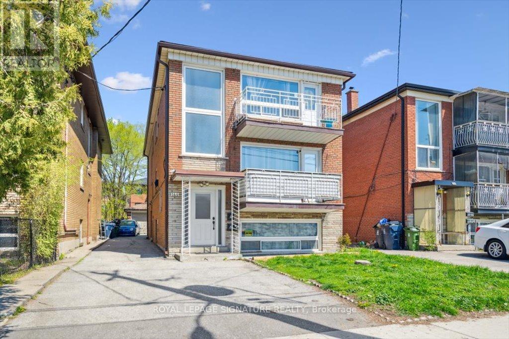 144 PORTLAND STREET, Toronto, Ontario