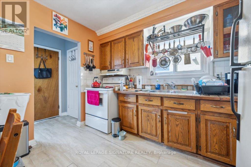 144 Portland Street, Toronto, Ontario  M8Y 1B2 - Photo 18 - W12149885