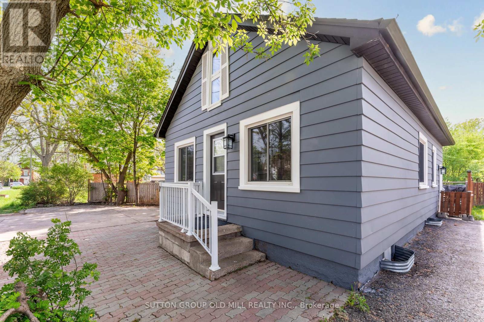 7 Jessie Street, Brampton, Ontario  L6Y 1L3 - Photo 2 - W12149946