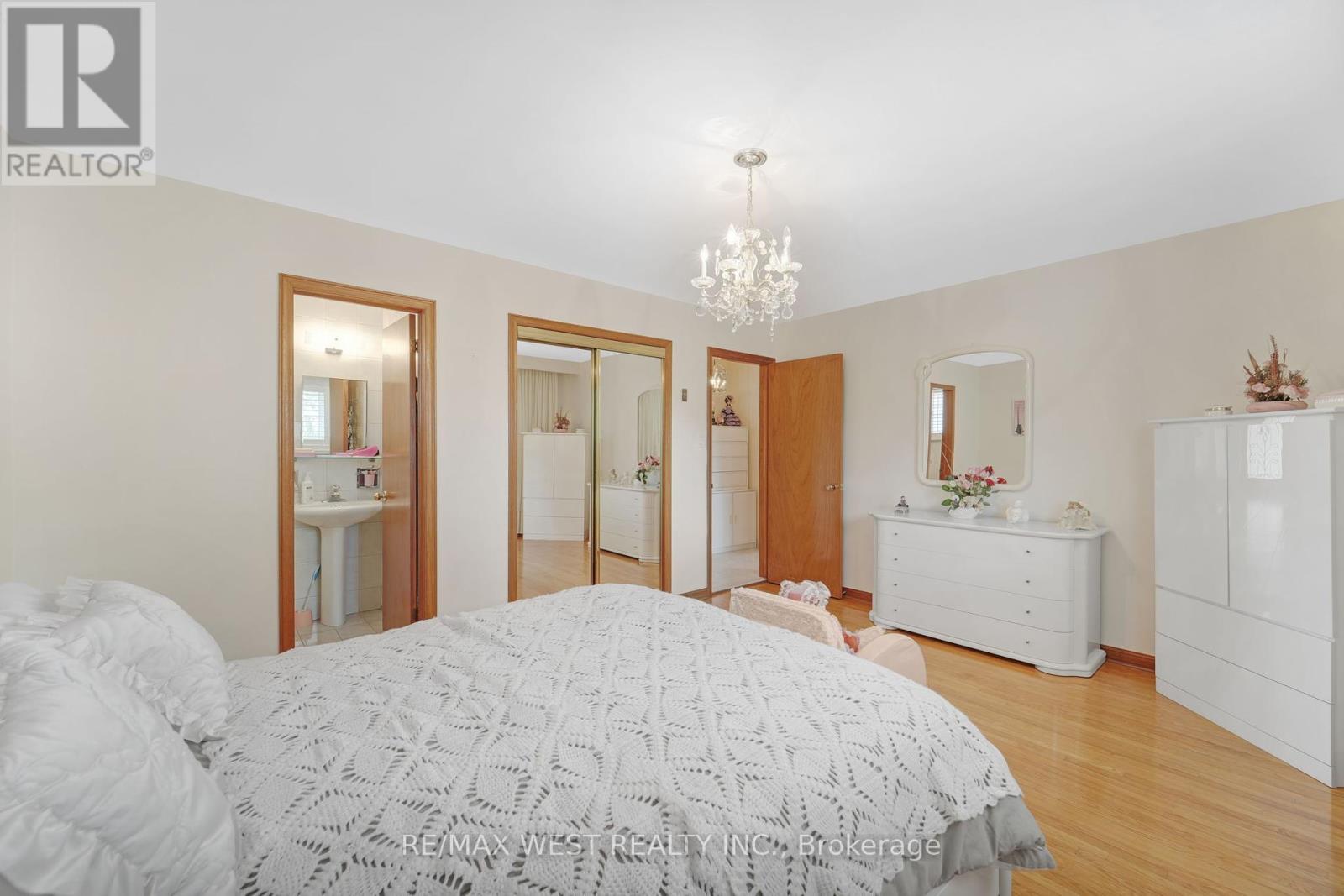 40 Windsor Road, Toronto (Kingsview Village-The Westway), Ontario  M9R 3G4 - Photo 17 - W12149968