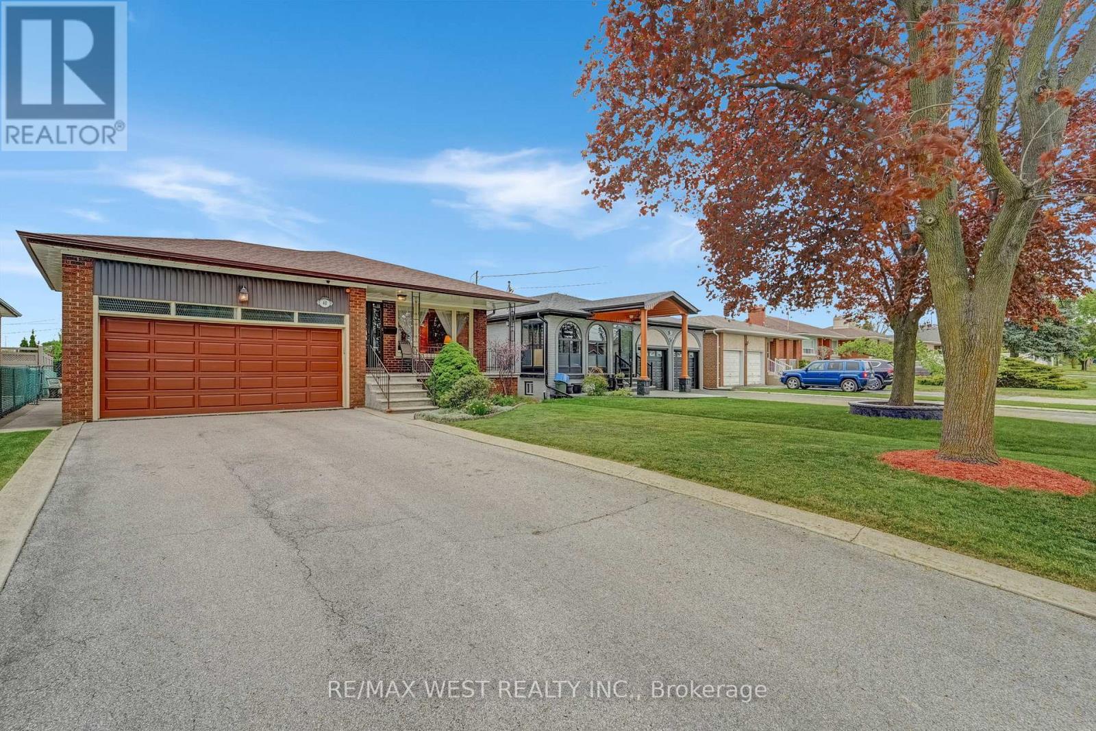 40 Windsor Road, Toronto, Ontario  M9R 3G4 - Photo 2 - W12149968