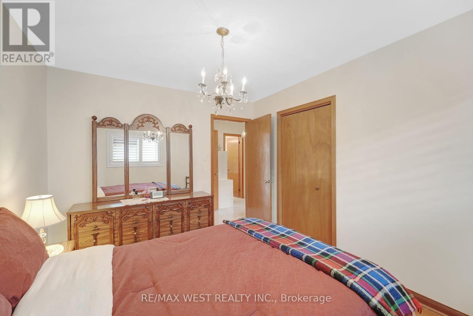 40 Windsor Road, Toronto (Kingsview Village-The Westway), Ontario  M9R 3G4 - Photo 20 - W12149968