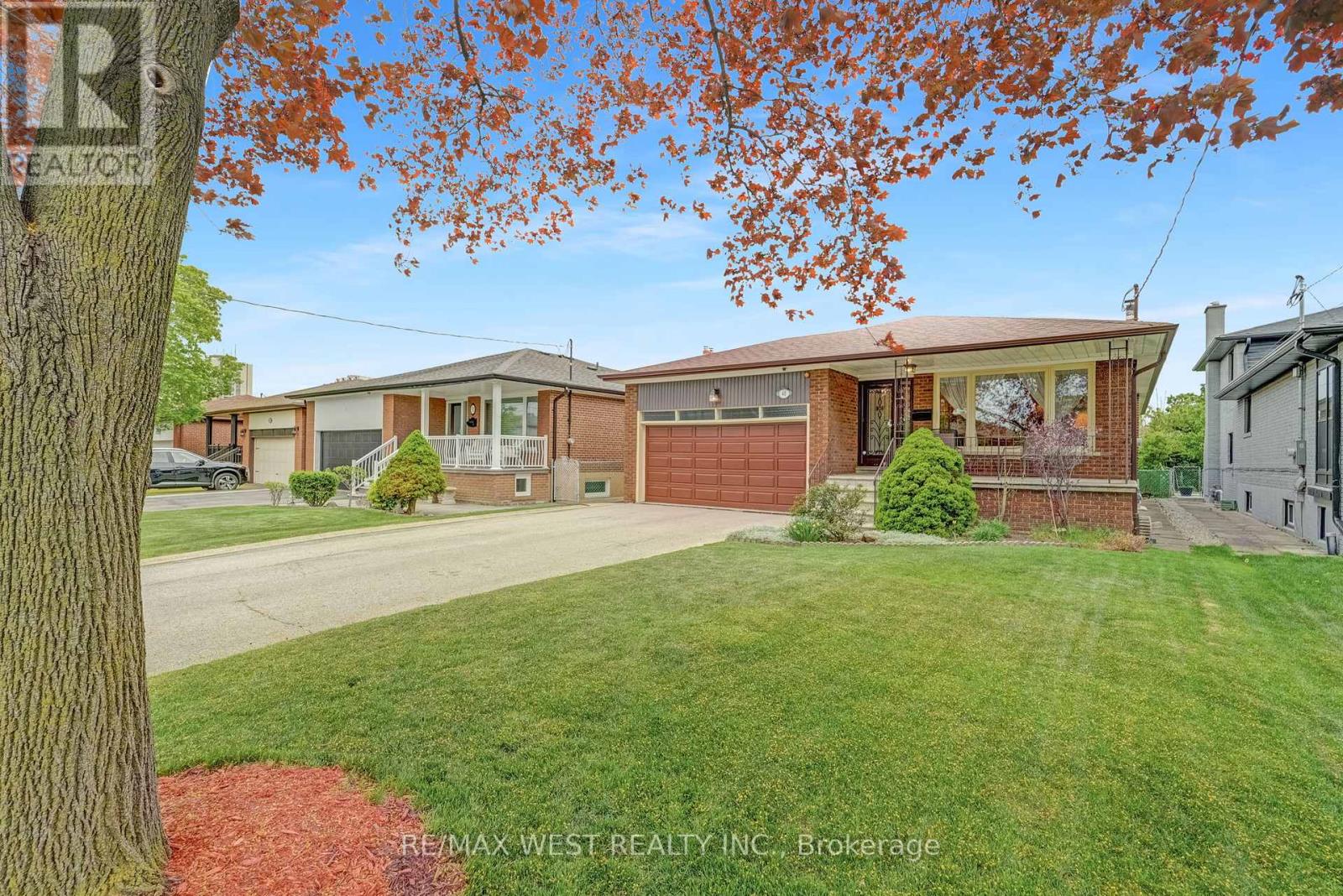 40 Windsor Road, Toronto, Ontario  M9R 3G4 - Photo 3 - W12149968