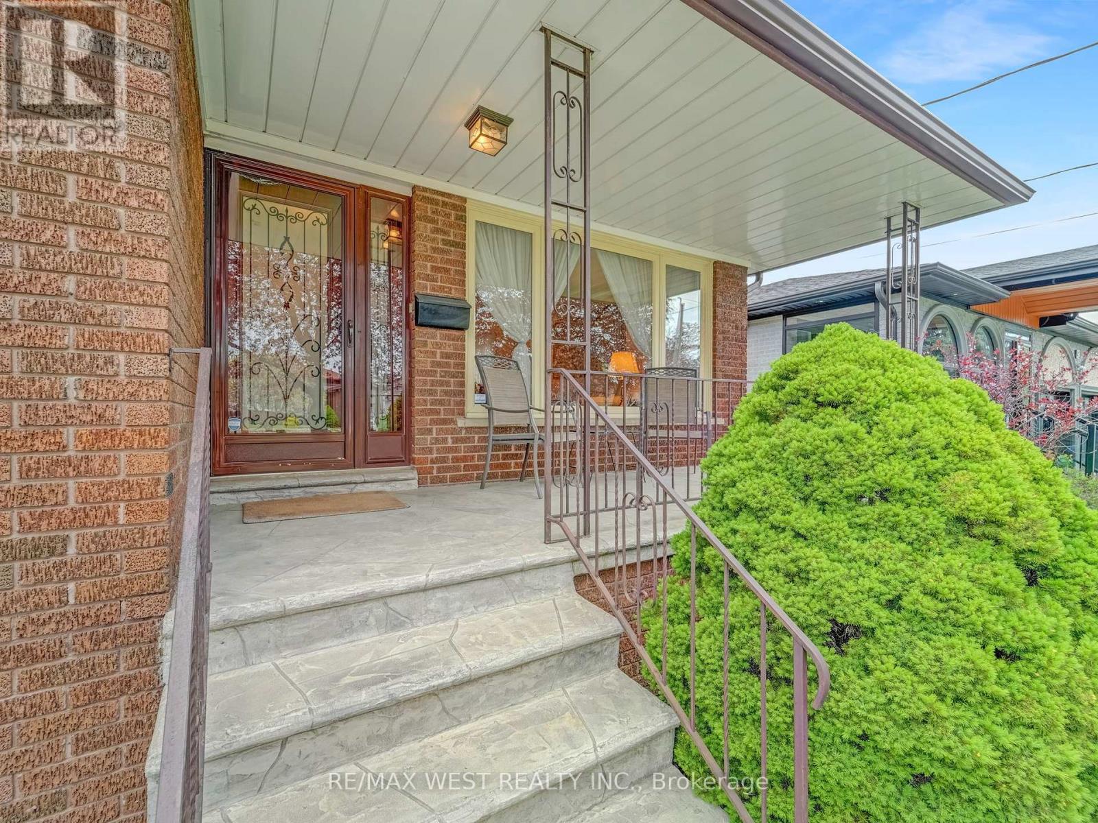 40 Windsor Road, Toronto, Ontario  M9R 3G4 - Photo 4 - W12149968
