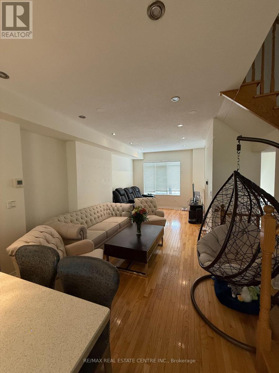 3211 Joel Kerbel Place, Mississauga, Ontario  L4Y 0B1 - Photo 1 - W12150005