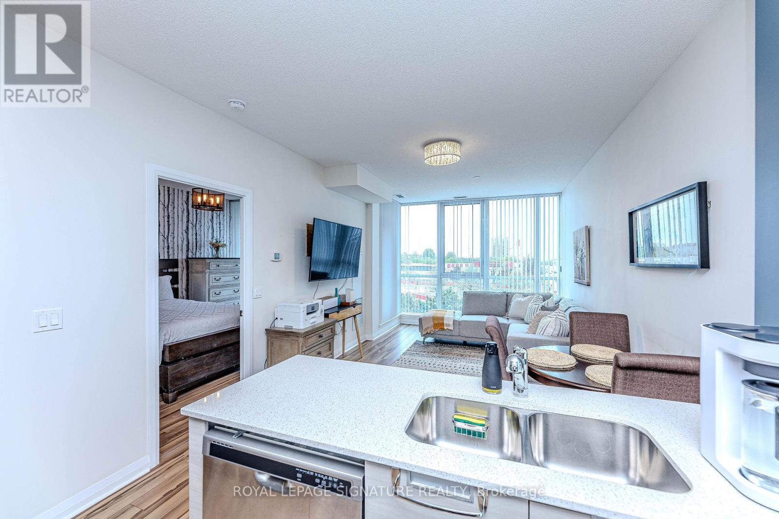 408 - 55 Eglinton Avenue W, Mississauga, Ontario  L5R 0E4 - Photo 11 - W12150006