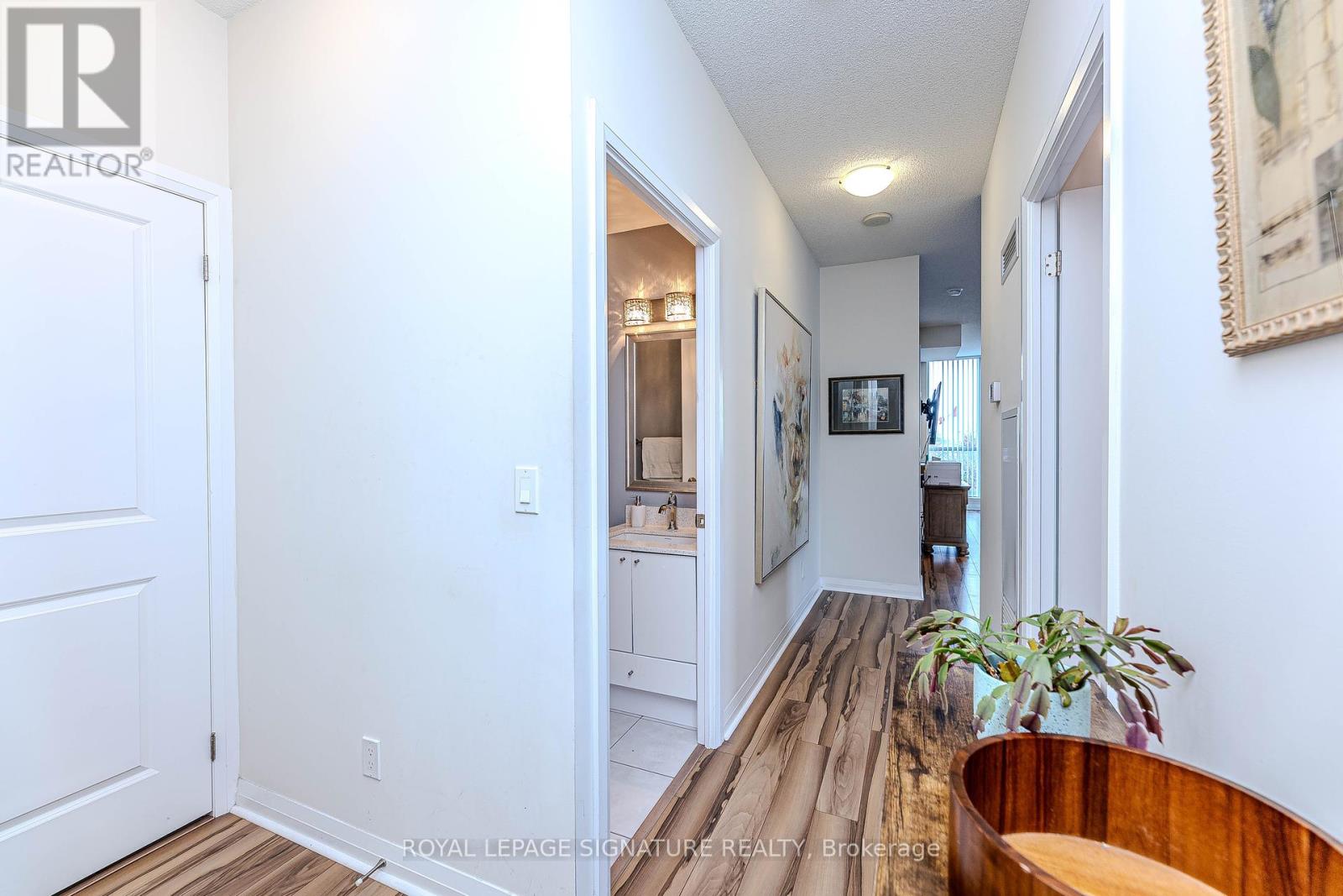 408 - 55 Eglinton Avenue W, Mississauga, Ontario  L5R 0E4 - Photo 6 - W12150006