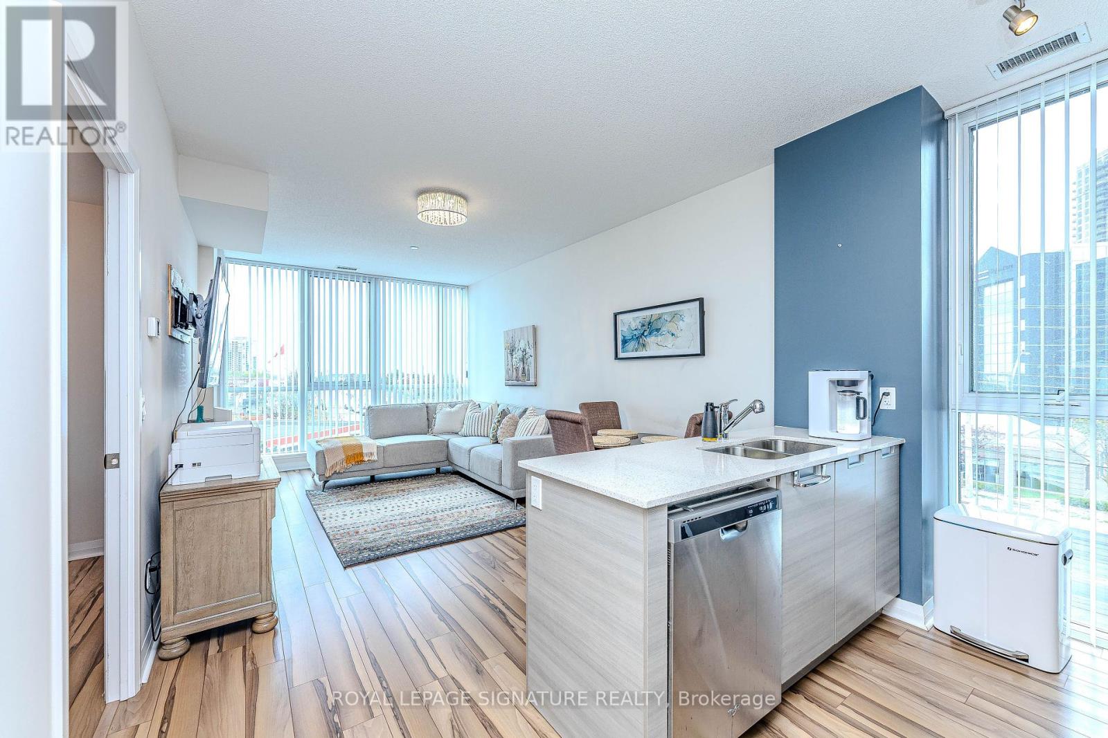 408 - 55 Eglinton Avenue W, Mississauga, Ontario  L5R 0E4 - Photo 8 - W12150006