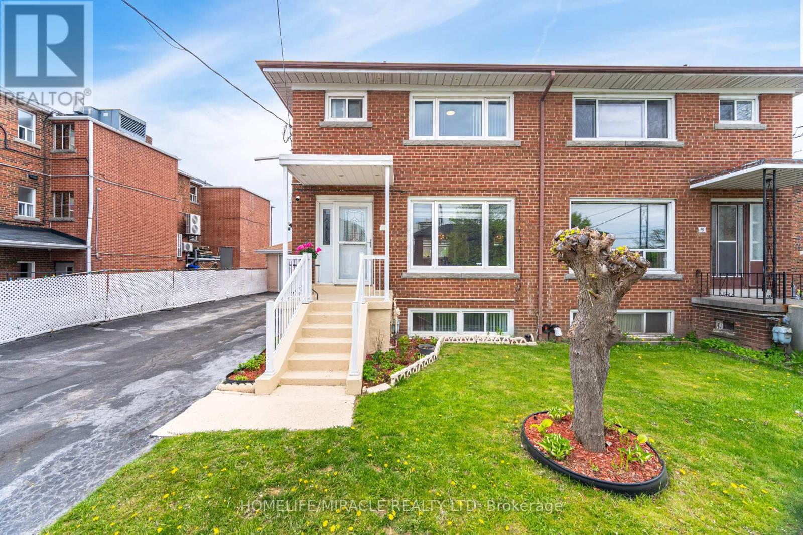 11 ARROWSMITH AVENUE, Toronto, Ontario