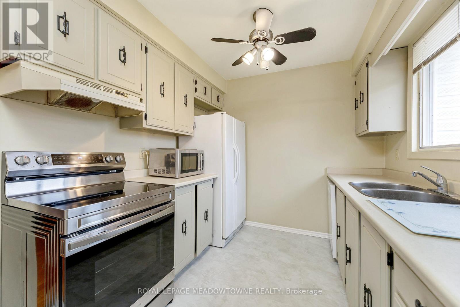 48 Norman Avenue, Halton Hills, Ontario  L7J 2R8 - Photo 13 - W12150038