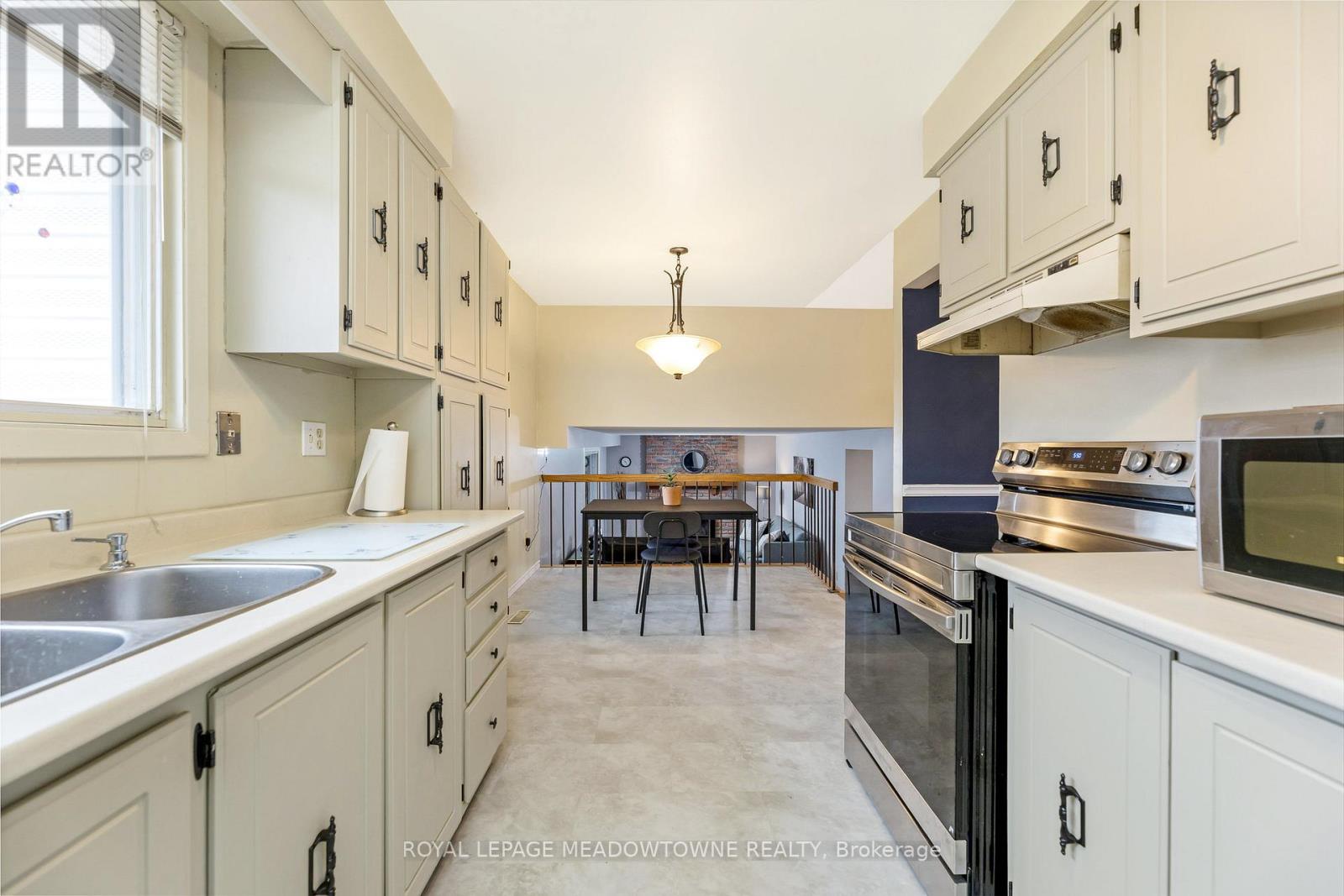 48 Norman Avenue, Halton Hills, Ontario  L7J 2R8 - Photo 14 - W12150038