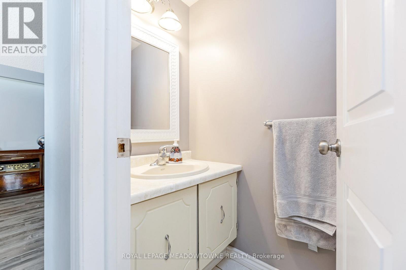 48 Norman Avenue, Halton Hills, Ontario  L7J 2R8 - Photo 17 - W12150038