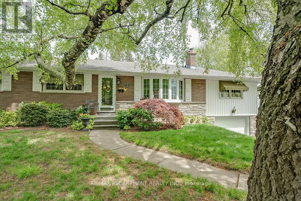 327 Strathcona Drive, Burlington, Ontario  L7L 2E2 - Photo 2 - W12150145