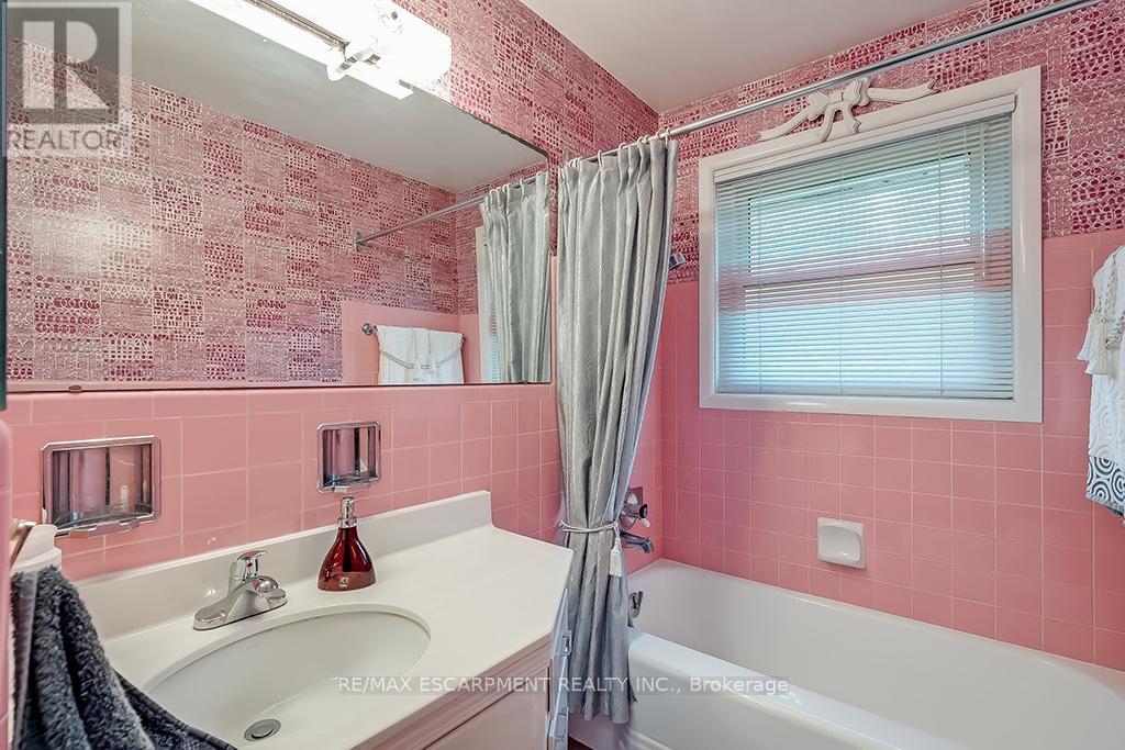 327 Strathcona Drive, Burlington, Ontario  L7L 2E2 - Photo 22 - W12150145