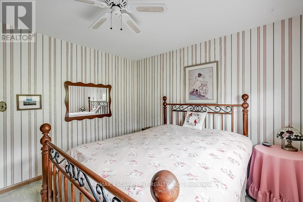 327 Strathcona Drive, Burlington, Ontario  L7L 2E2 - Photo 24 - W12150145