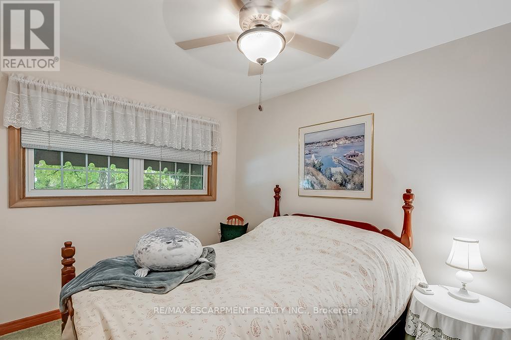 327 Strathcona Drive, Burlington, Ontario  L7L 2E2 - Photo 25 - W12150145