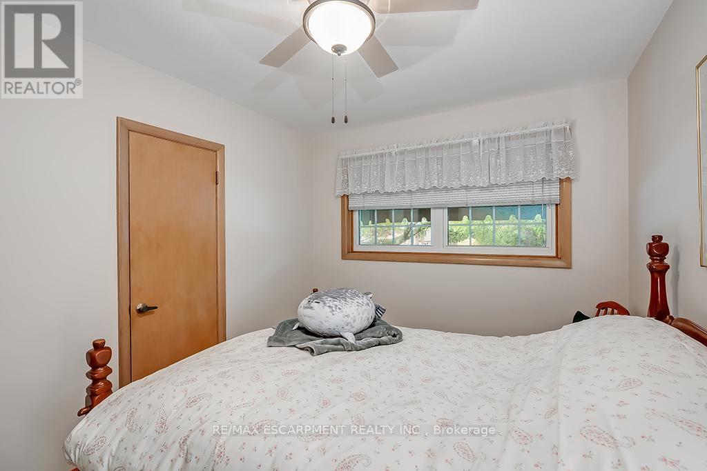 327 Strathcona Drive, Burlington, Ontario  L7L 2E2 - Photo 26 - W12150145